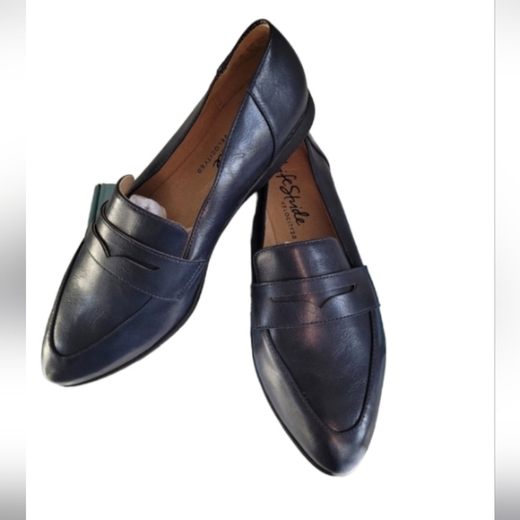 Life Stride Shoes - NWT Navy Lifestride Anna Loafer 6.5wide